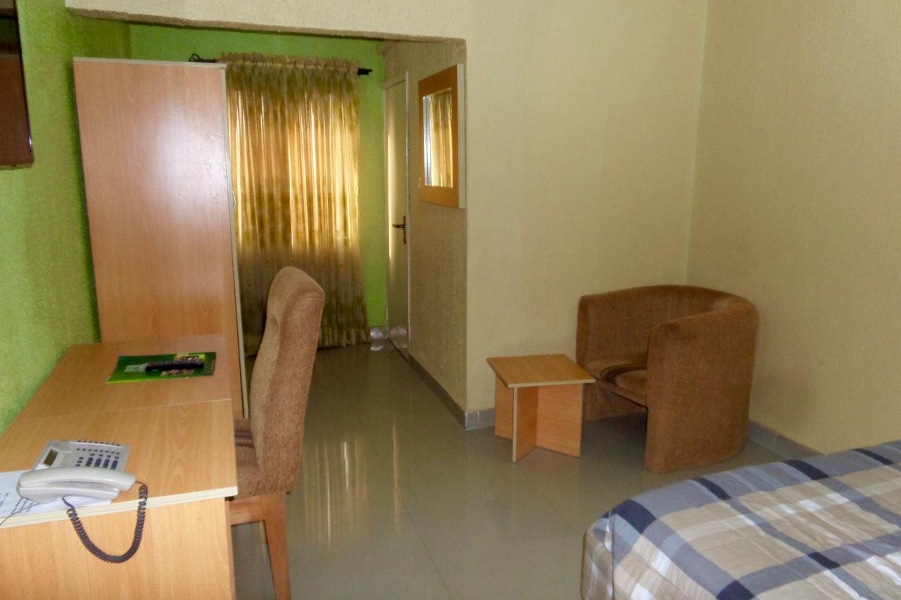 Ostra Hotels Bale Akiosi Exterior photo